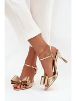 Sandály na podpatku s mašlí zlaté model 21709782 - Boto Sandály na podpatku s mašlí zlaté model 21709782 - Boto