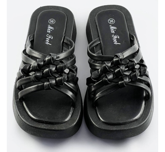 Černé dámské pantofle s podrážkou model 17352335 - Mix Feel