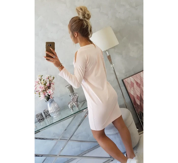 Šaty s potiskem model 18744032 v pudrově růžové barvě - K-Fashion Šaty s potiskem model 18744032 v pudrově růžové barvě - K-Fashion