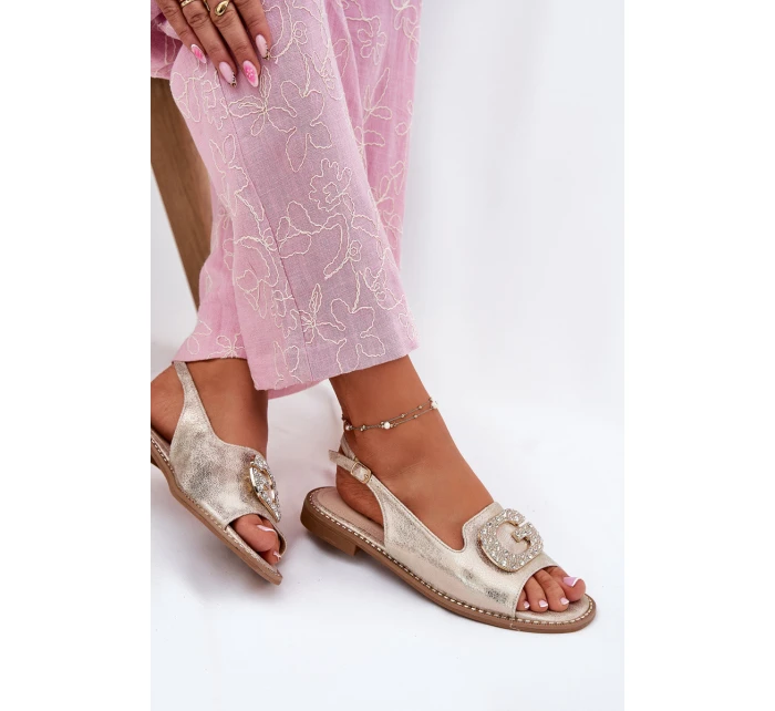 Dámské sandály na plochém podpatku s ozdobným detailem S.Barski KV51-080 zlaté Dámské sandály na plochém podpatku s ozdobným detailem S.Barski KV51-080 zlaté