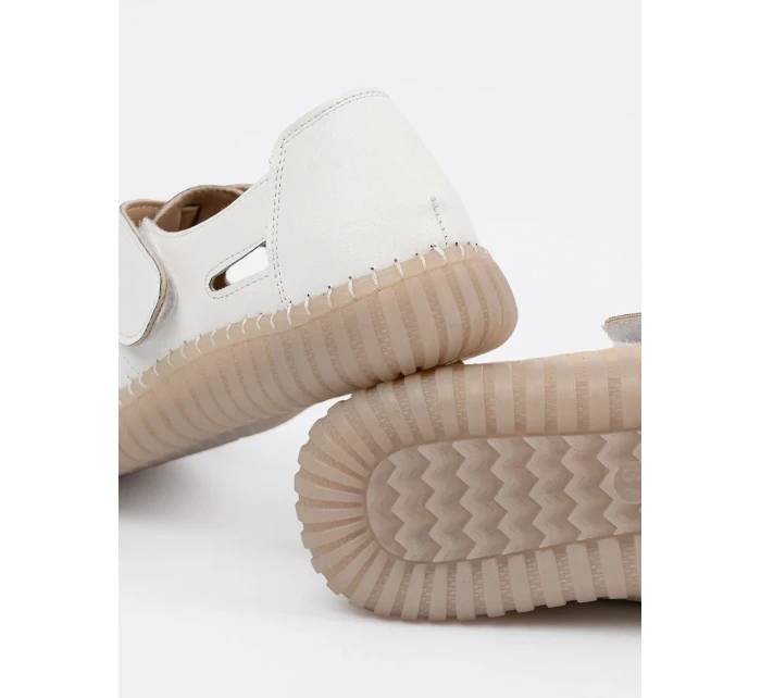 Stylové dámské  polobotky bílé na plochém podpatku