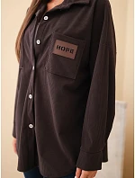 Dámská košile oversize z model 22347716 z kapsami a dlouhým rukávem bavlněná hnědá - K-Fashion Dámská košile oversize z model 22347716 z kapsami a dlouhým rukávem bavlněná hnědá - K-Fashion