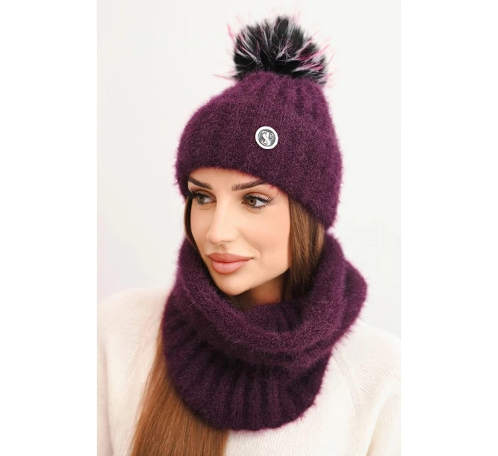 Dámská čepice s kapucí a pleteným vzorem bílá