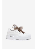 Dámské tenisky na masivní platformě s ozdobným šněrováním bílé model 21689278 - Boto