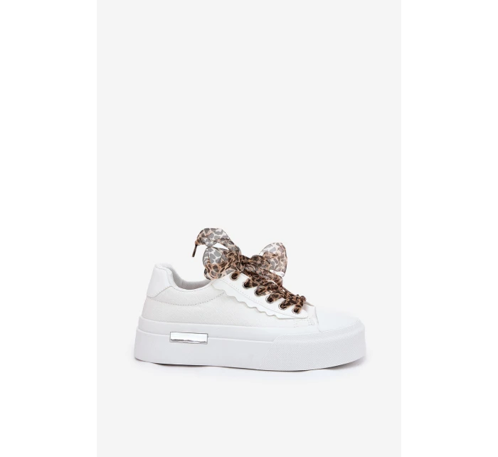 Dámské tenisky na masivní platformě s ozdobným šněrováním bílé model 21689278 - Boto