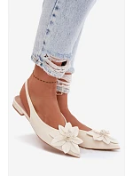 Dámské sandály na nízkém podpatku s dekorativním květem Jasnobeżowe Telivette