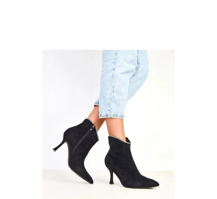 Boty na podpatku model 217908 Solea Boty na podpatku model 217908 Solea