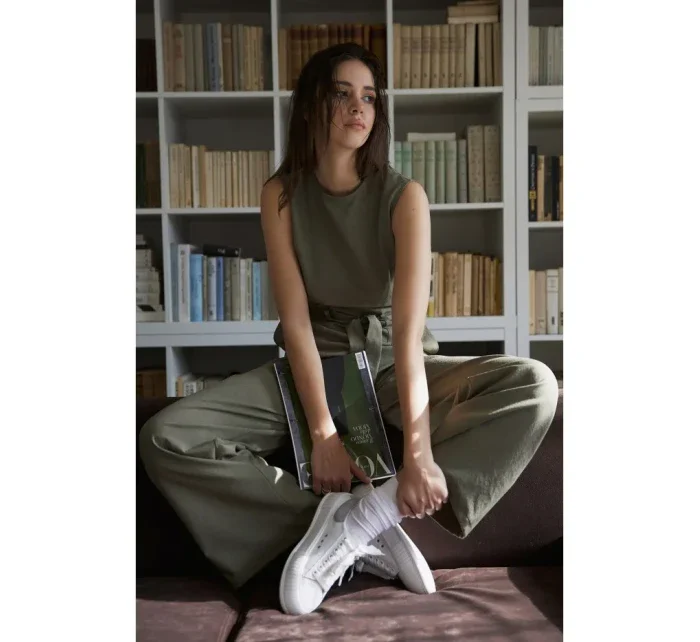 B256 Kombinéza bez rukávů s kapsami - olivová B256 Kombinéza bez rukávů s kapsami - olivová