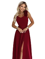 model 22311288 Elegantní večerní maxi šaty s rozparkem a růžemi – vínové - numoco model 22311288 Elegantní večerní maxi šaty s rozparkem a růžemi – vínové - numoco