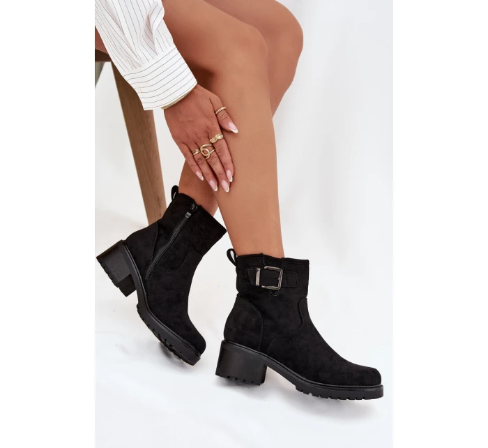 Zateplené dámské kotníkové boty na nízkém podpatku s přezkou Černé Helvina Zateplené dámské kotníkové boty na nízkém podpatku s přezkou Černé Helvina