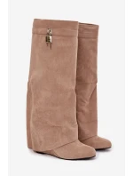 Dámské kozačky na platformě s páskem a stříbrným detailem béžové Korivelle Dámské kozačky na platformě s páskem a stříbrným detailem béžové Korivelle