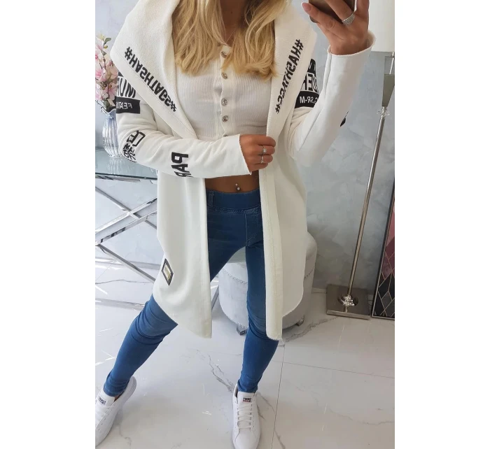 Volný svetr s nápisy model 20243113 - Kesi Volný svetr s nápisy model 20243113 - Kesi