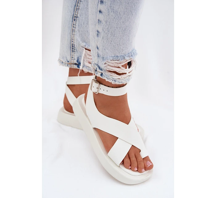 Sandály z eko kůže na platformě Bílé model 22102991 - Boto Sandály z eko kůže na platformě Bílé model 22102991 - Boto
