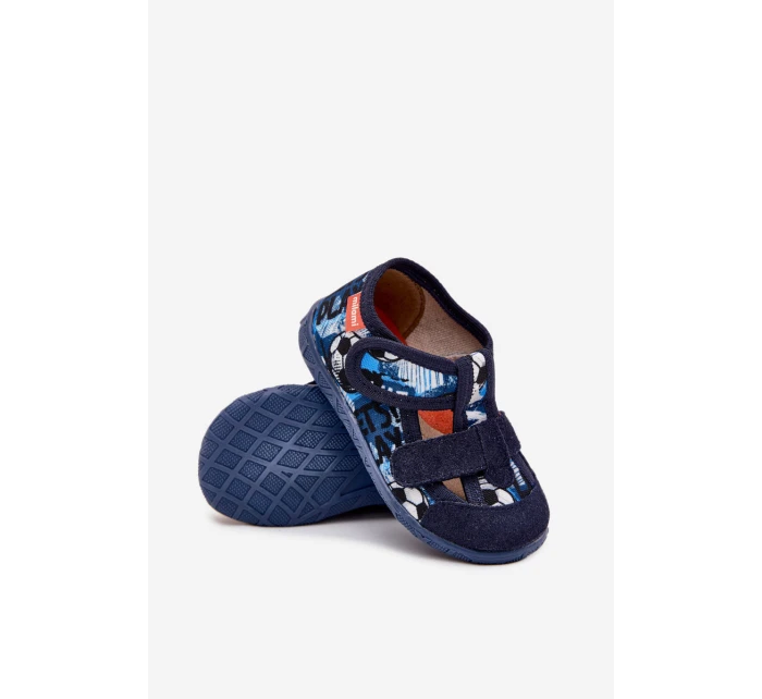 Dětské papuče na suchý zip – tmavě modré Reathiana (s motivem míčů) Dětské papuče na suchý zip – tmavě modré Reathiana (s motivem míčů)