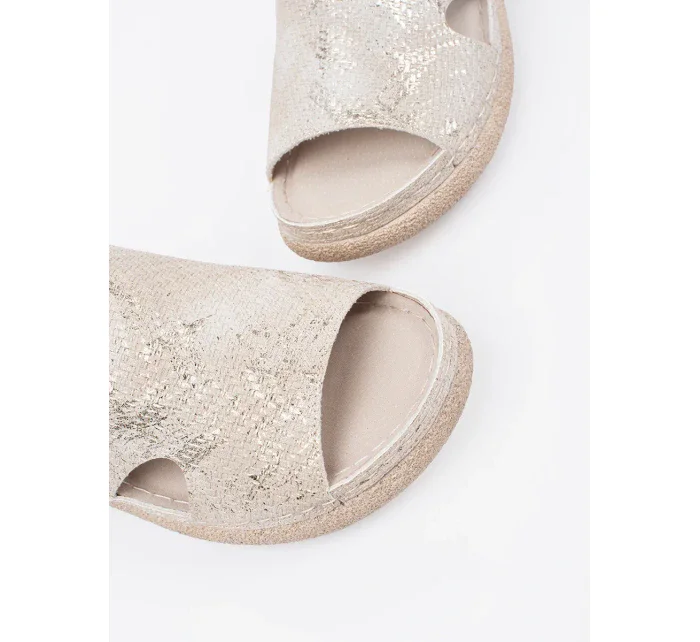 Výborné dámské  sandály Taupe na plochém podpatku