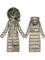Tmavě béžová dlouhá prošívaná bunda pro přechodné období s kapucí model 21439632 - HONEY WINTER Tmavě béžová dlouhá prošívaná bunda pro přechodné období s kapucí model 21439632 - HONEY WINTER