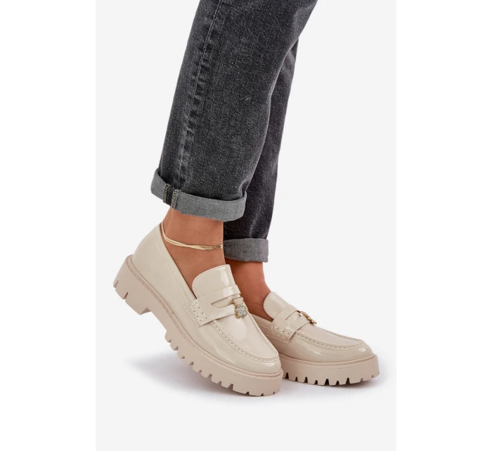 Lakované dámské mokasíny s ozdobnou  béžové model 21684872 - Boto