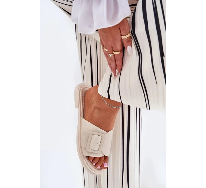 Dámské kožené pantofle s přezkou D&A – béžové Dámské kožené pantofle s přezkou D&A – béžové