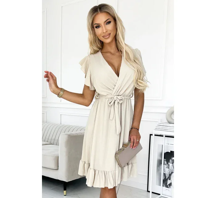 Béžové dámské šaty s výstřihem a zavazováním model 18560379 - numoco basic Béžové dámské šaty s výstřihem a zavazováním model 18560379 - numoco basic