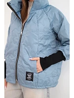 Dámská jarní prošívaná bunda s ozdobnou ražbou a zipem jeansová