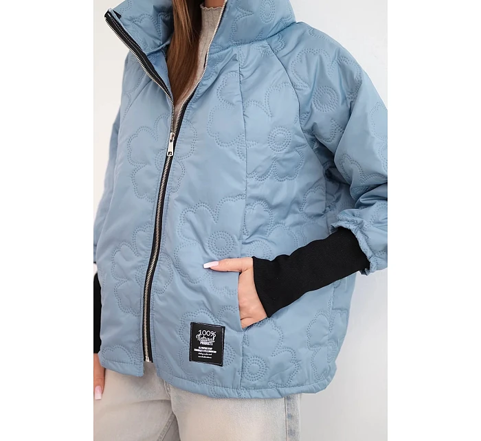 Dámská jarní prošívaná bunda s ozdobnou ražbou a zipem jeansová