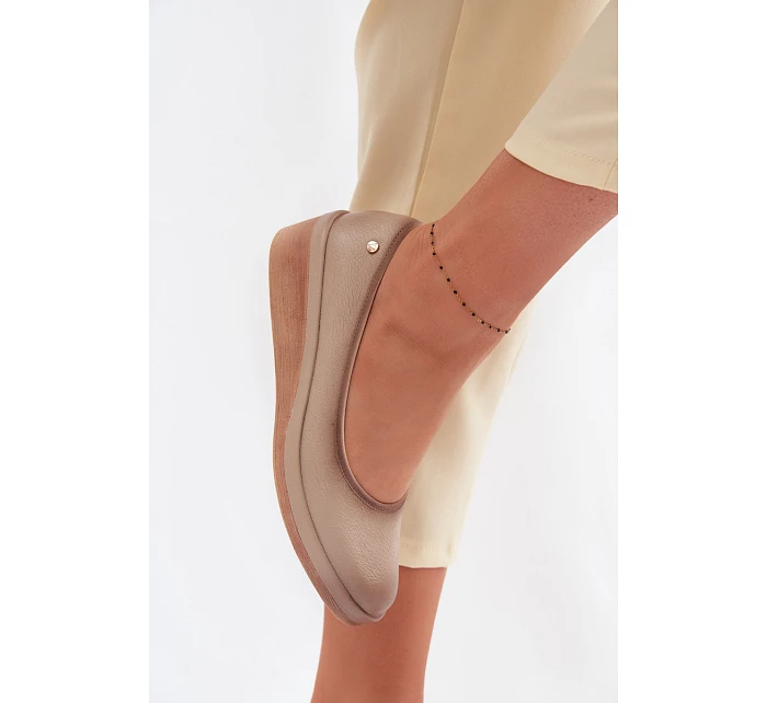 Kožené dámské polobotky na platformě Vinceza Béžové Kožené dámské polobotky na platformě Vinceza Béžové