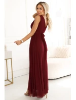 Večerní dlouhé šaty s  a hlubokým výstřihem bordó model 21418737 - numoco basic