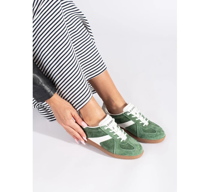 Komfortní tenisky bílé dámské na plochém podpatku Komfortní tenisky bílé dámské na plochém podpatku