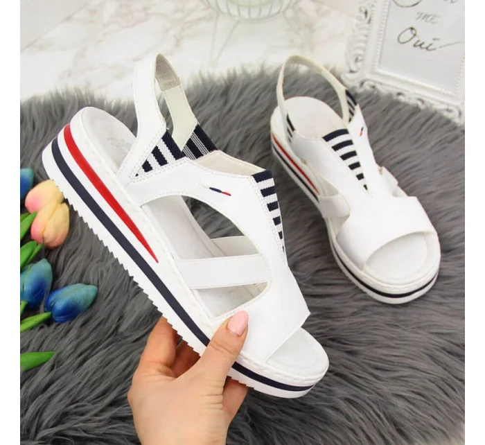 Sandály na platformě Rieker W V02Y5 white Sandály na platformě Rieker W V02Y5 white