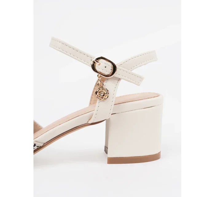 Luxusní sandály bílé dámské na širokém podpatku Luxusní sandály bílé dámské na širokém podpatku