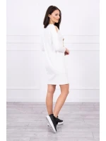 Šaty s 3D grafikou a model 18744108 volánky v barvě ecru - K-Fashion Šaty s 3D grafikou a model 18744108 volánky v barvě ecru - K-Fashion