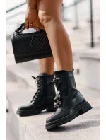 Eko Kožené Kotníkové Boty Workery Dámské S Přívěsky Černé Rianael Eko Kožené Kotníkové Boty Workery Dámské S Přívěsky Černé Rianael