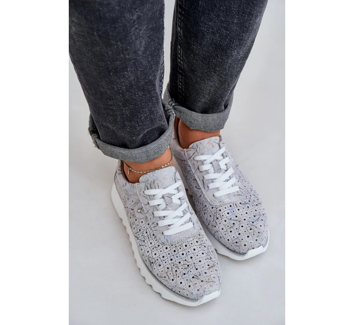 Semišové Vzorované Sportovní Boty Na Platformě S Leskem D&A LR51-635 Stříbrné Semišové Vzorované Sportovní Boty Na Platformě S Leskem D&A LR51-635 Stříbrné