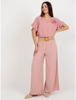 Světle růžové letní kalhoty z látky s páskem