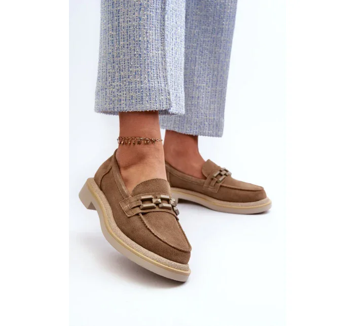 Dámské semišové mokasíny na plochém podpatku s ozdobou D&A Brown Dámské semišové mokasíny na plochém podpatku s ozdobou D&A Brown