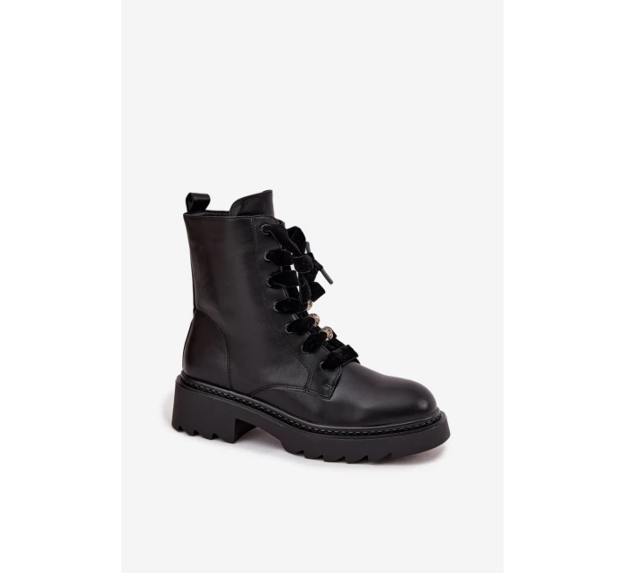 Zateplené dámské kotníkové boty s ozdobným šněrováním černé Elindra