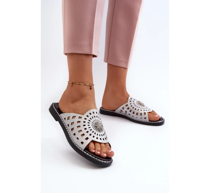 Lesklé dámské ploché pantofle se stříbrným zdobením Ebirena Lesklé dámské ploché pantofle se stříbrným zdobením Ebirena