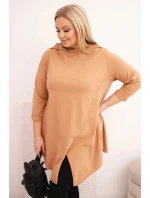 Dámská bavlněná blůza Plus Size asymetrická s ohrnutým rukávem jasně camelová Dámská bavlněná blůza Plus Size asymetrická s ohrnutým rukávem jasně camelová