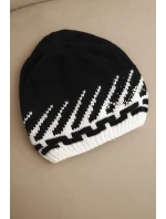 Dámská zimní čepice z vlny s geometrickým vzorem a kamínky K469 černá