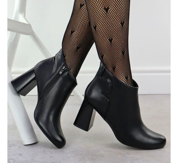 Elegantní černé kožené boty na jehlovém podpatku model 21905504 - JEZZI