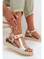 Kožené dámské sandály na platformě model 22028036 Zlaté - D&A