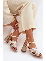 Dámské sandály na podpatku model 22126288 Zlaté - VINCEZA