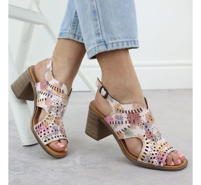 Dámské květinové ažurové sandály na podpatku Jezzi 24125