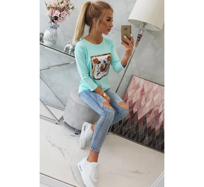 Halenka s 3D grafikou a zdobenými volánky mint Halenka s 3D grafikou a zdobenými volánky mint