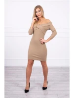 Přiléhavé šaty s výstřihem do V camel Přiléhavé šaty s výstřihem do V camel