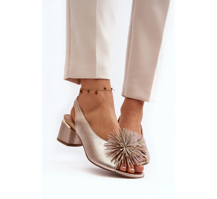 Kožené sandály s ozdobou model 21647411 Zlaté - Laura Messi