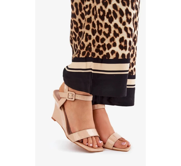 Dámské lakované sandály na klínku Nude Vliraya Dámské lakované sandály na klínku Nude Vliraya