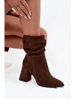 Dámské zateplené kotníkové boty z přírodního semiše se řasením – čokoládové Dámské zateplené kotníkové boty z přírodního semiše se řasením – čokoládové