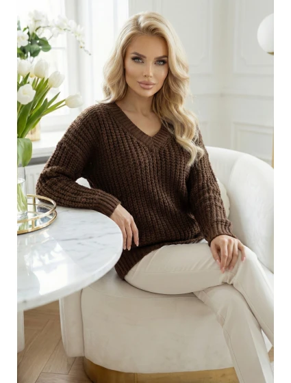 661-2 Teplý svetr oversize s fleecovou vazbou a výstřihem do V - čokoládový
