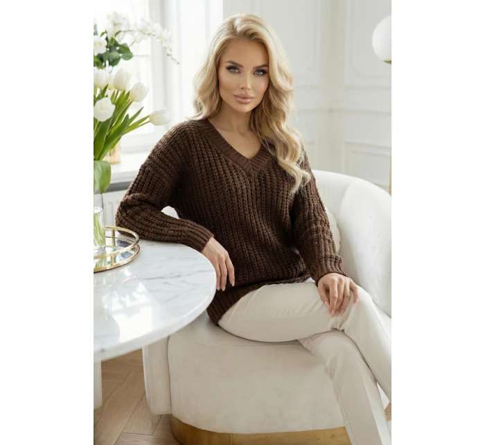 661-2 Teplý svetr oversize s fleecovou vazbou a výstřihem do V - čokoládový